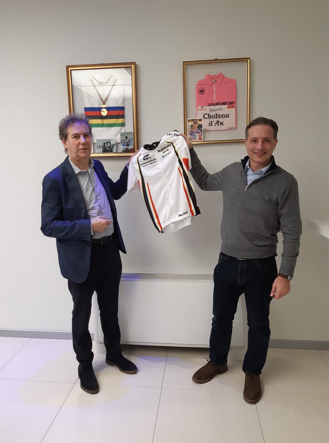 Consegna maglia celebrativa